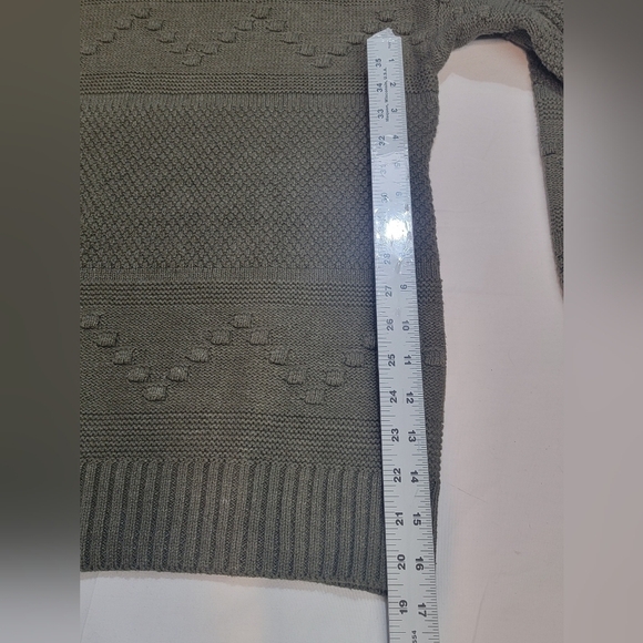 Pink Clover StitchFix Gabriel Size Medium Olive Green Mock Neck Textured Sweater - Picture 8 of 11